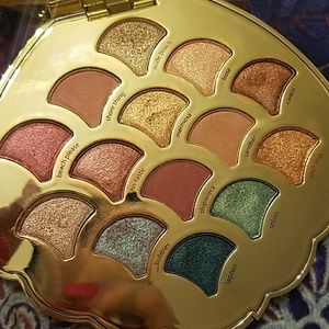 Tarte mermaid make waves eyeshadow palette